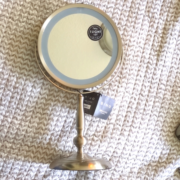 LED Lighted Vanity Mirror - Picture 1 of 5